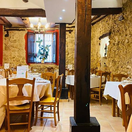 Hotel Restaurante Agapio De Tresnino 킨타니야 데 오네시모 외부 사진