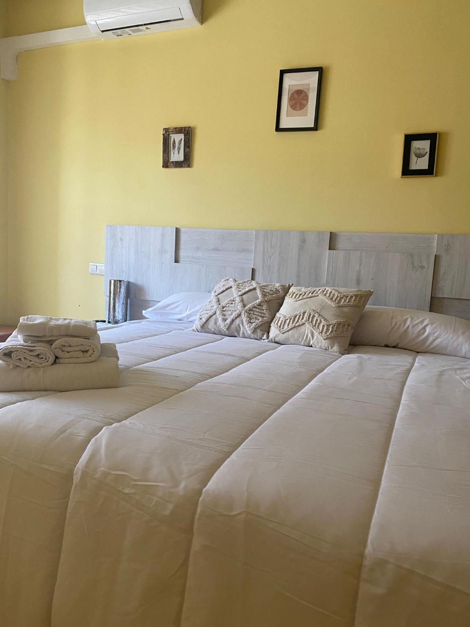 Hotel Restaurante Agapio De Tresnino 킨타니야 데 오네시모 외부 사진