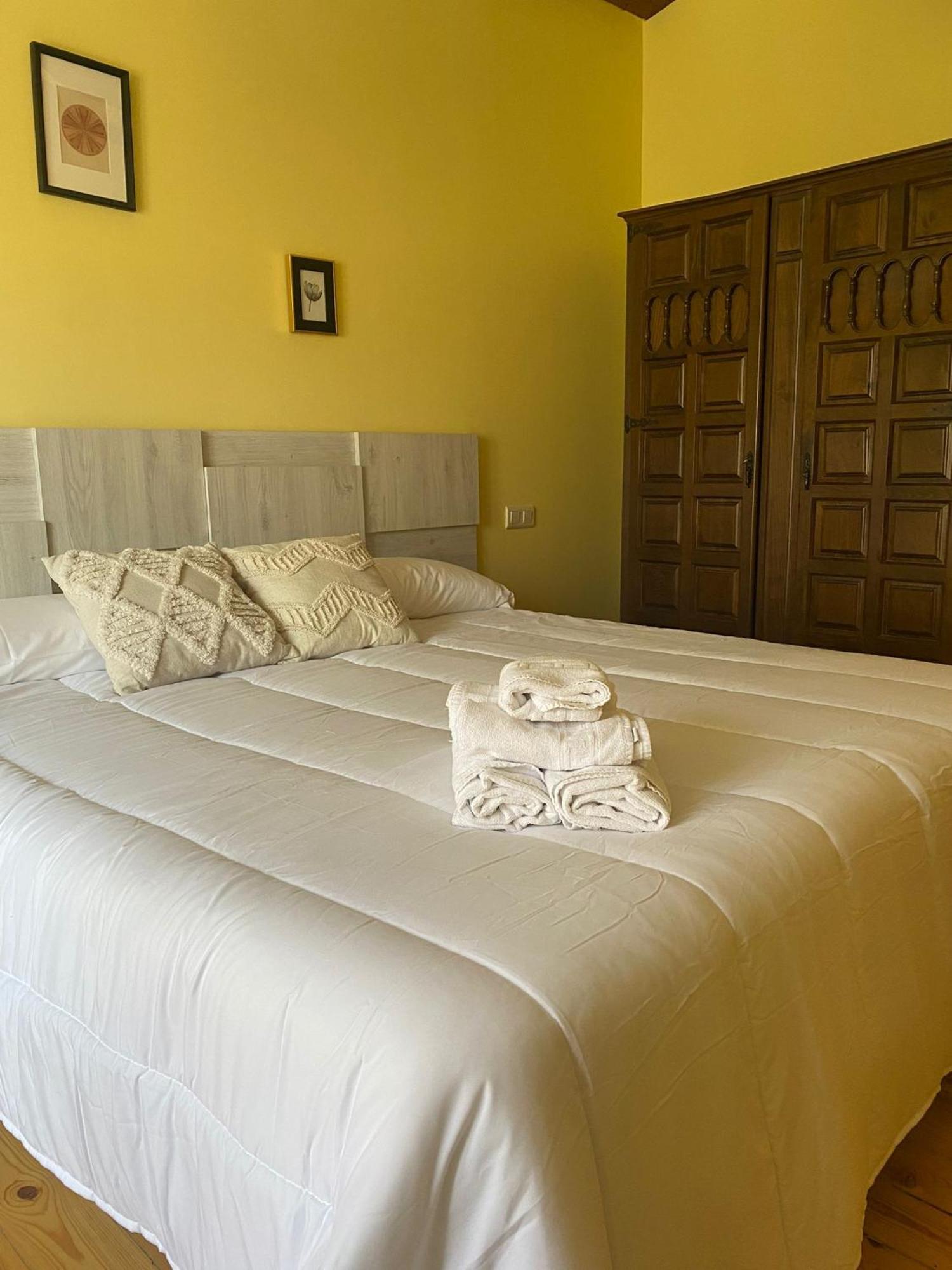 Hotel Restaurante Agapio De Tresnino 킨타니야 데 오네시모 외부 사진