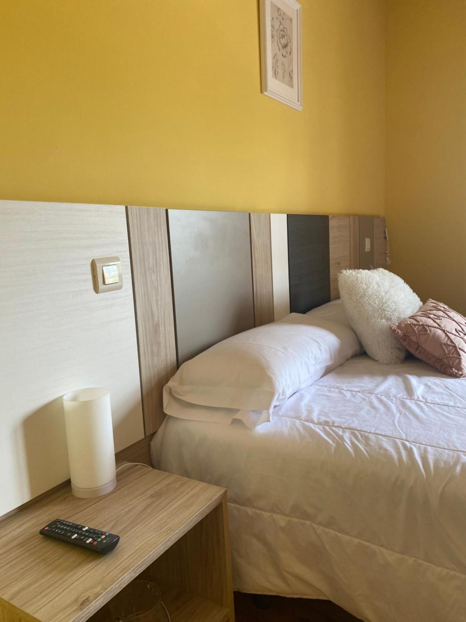 Hotel Restaurante Agapio De Tresnino 킨타니야 데 오네시모 외부 사진