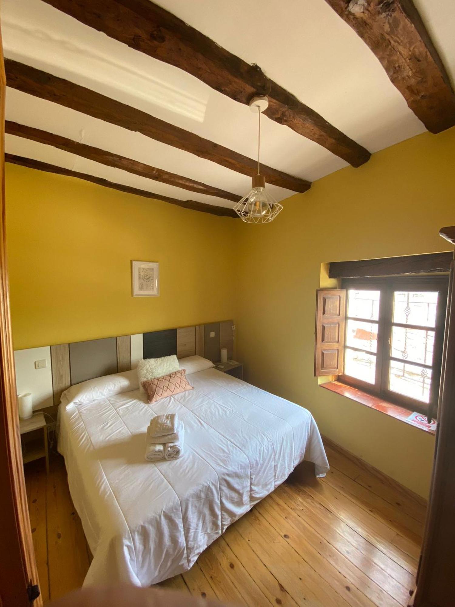 Hotel Restaurante Agapio De Tresnino 킨타니야 데 오네시모 외부 사진