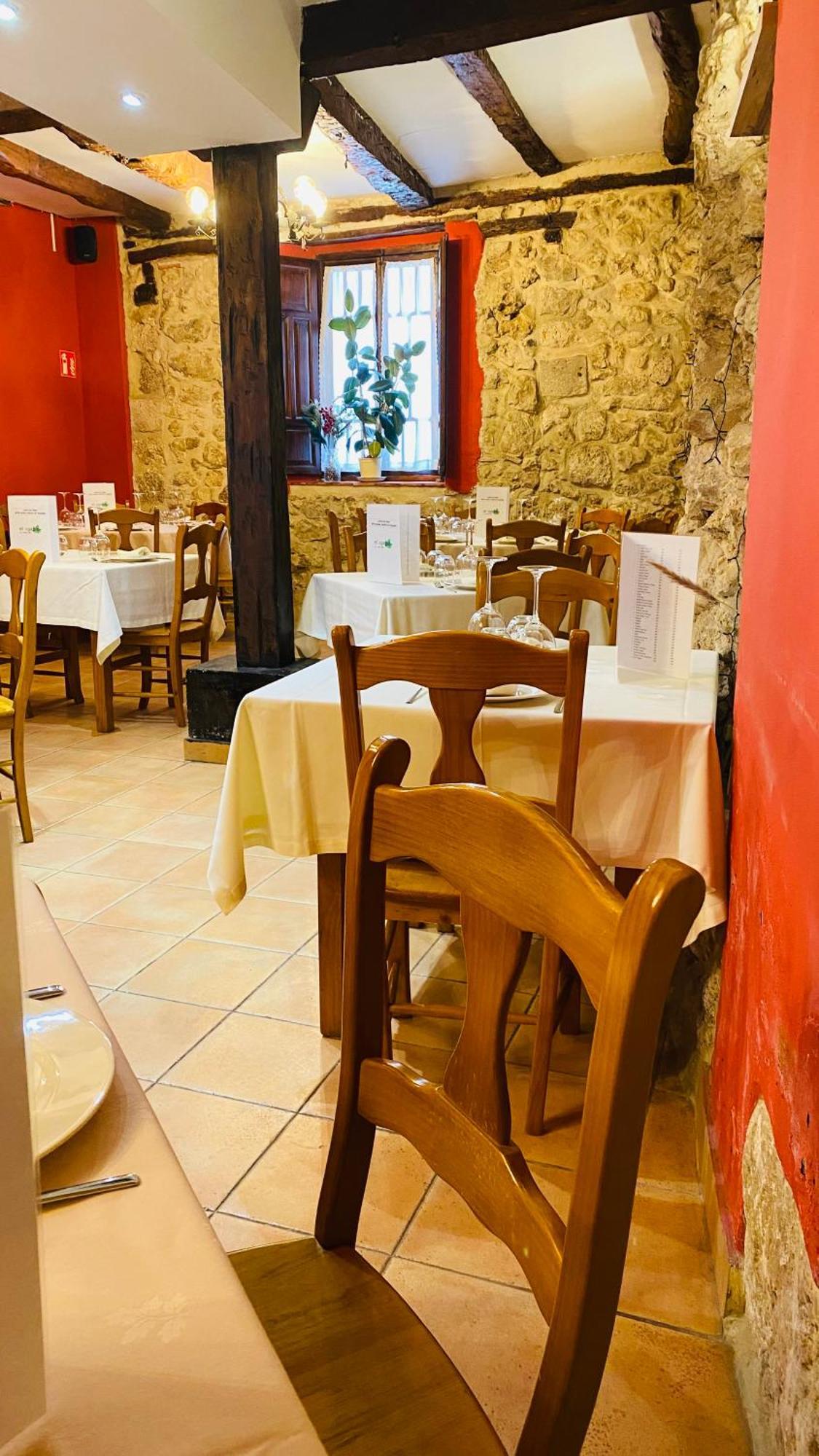 Hotel Restaurante Agapio De Tresnino 킨타니야 데 오네시모 외부 사진
