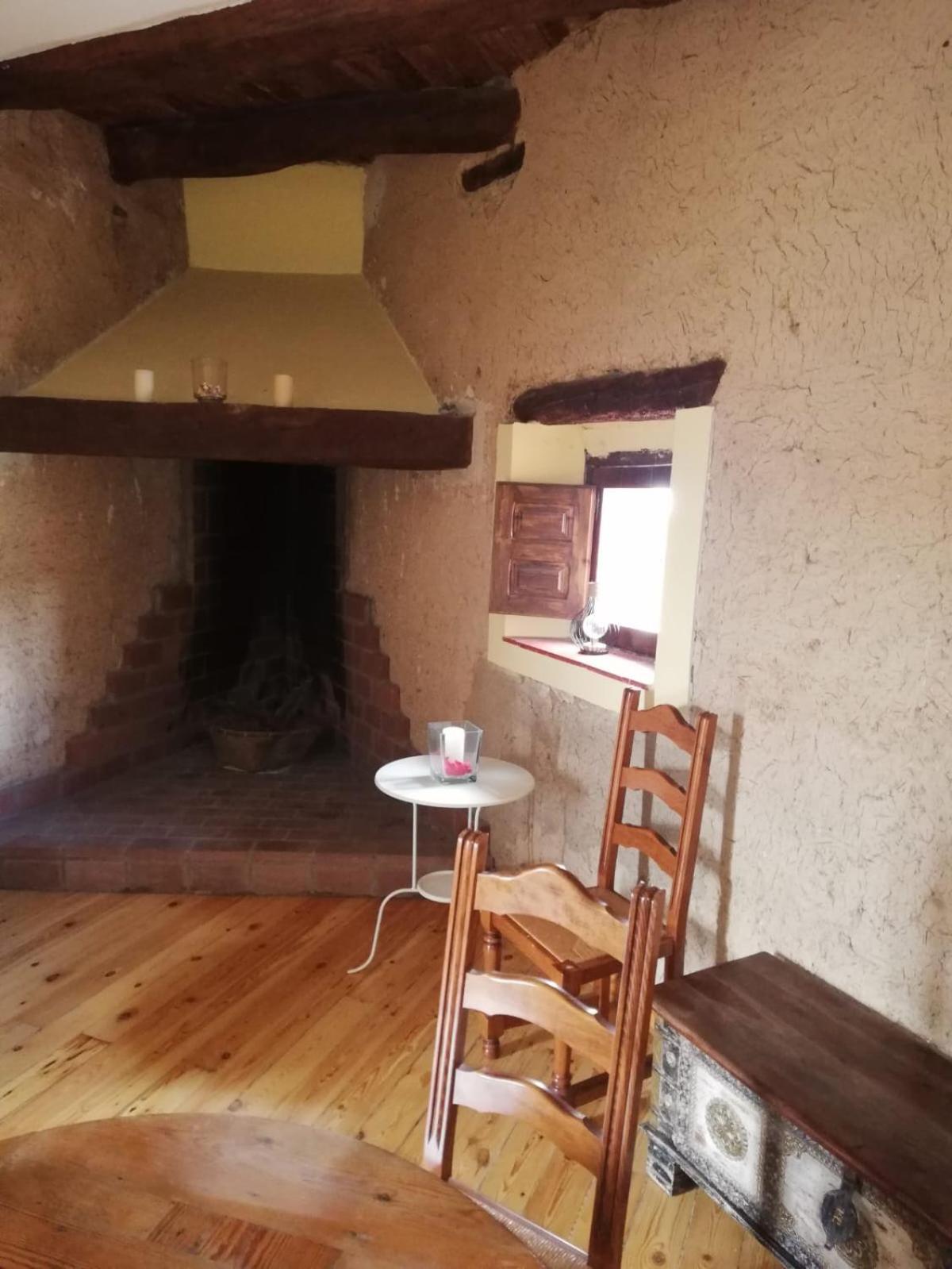 Hotel Restaurante Agapio De Tresnino 킨타니야 데 오네시모 외부 사진