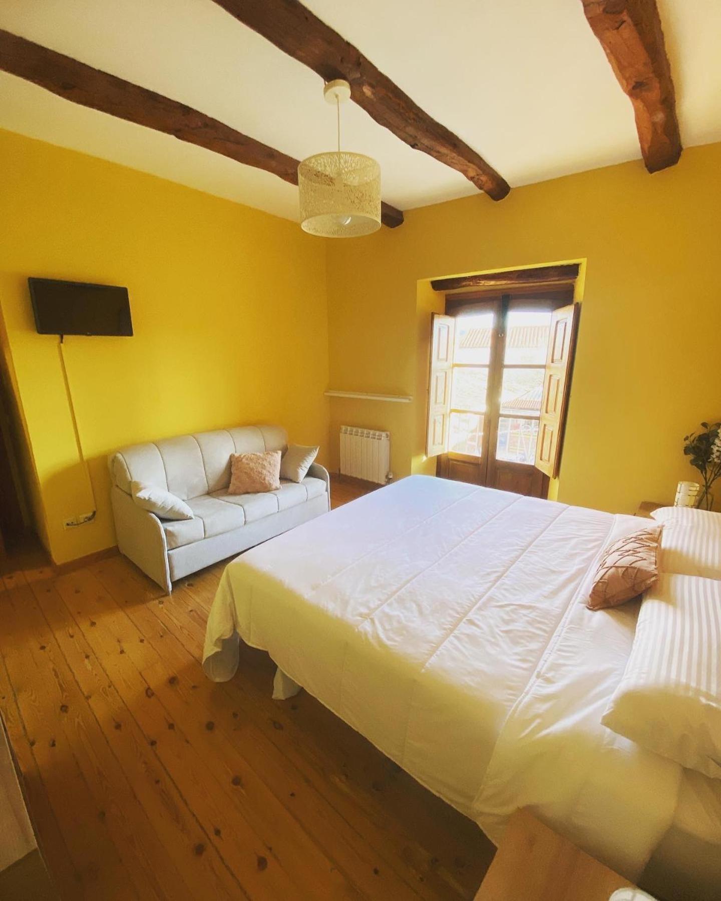 Hotel Restaurante Agapio De Tresnino 킨타니야 데 오네시모 외부 사진
