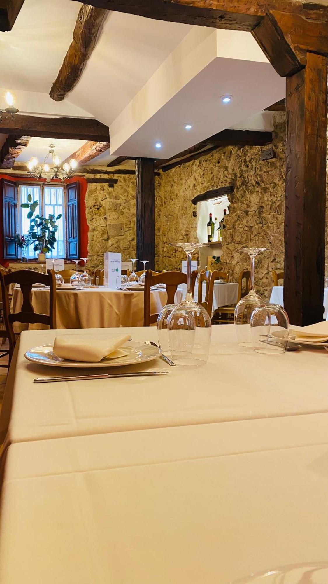 Hotel Restaurante Agapio De Tresnino 킨타니야 데 오네시모 외부 사진