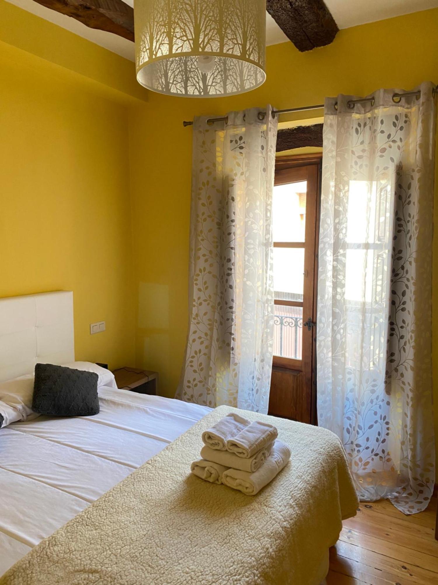Hotel Restaurante Agapio De Tresnino 킨타니야 데 오네시모 외부 사진
