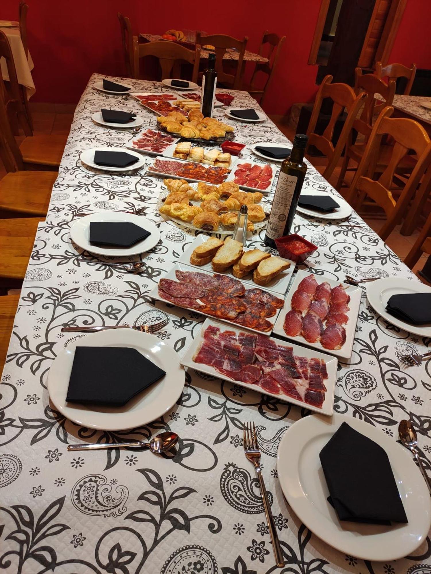 Hotel Restaurante Agapio De Tresnino 킨타니야 데 오네시모 외부 사진