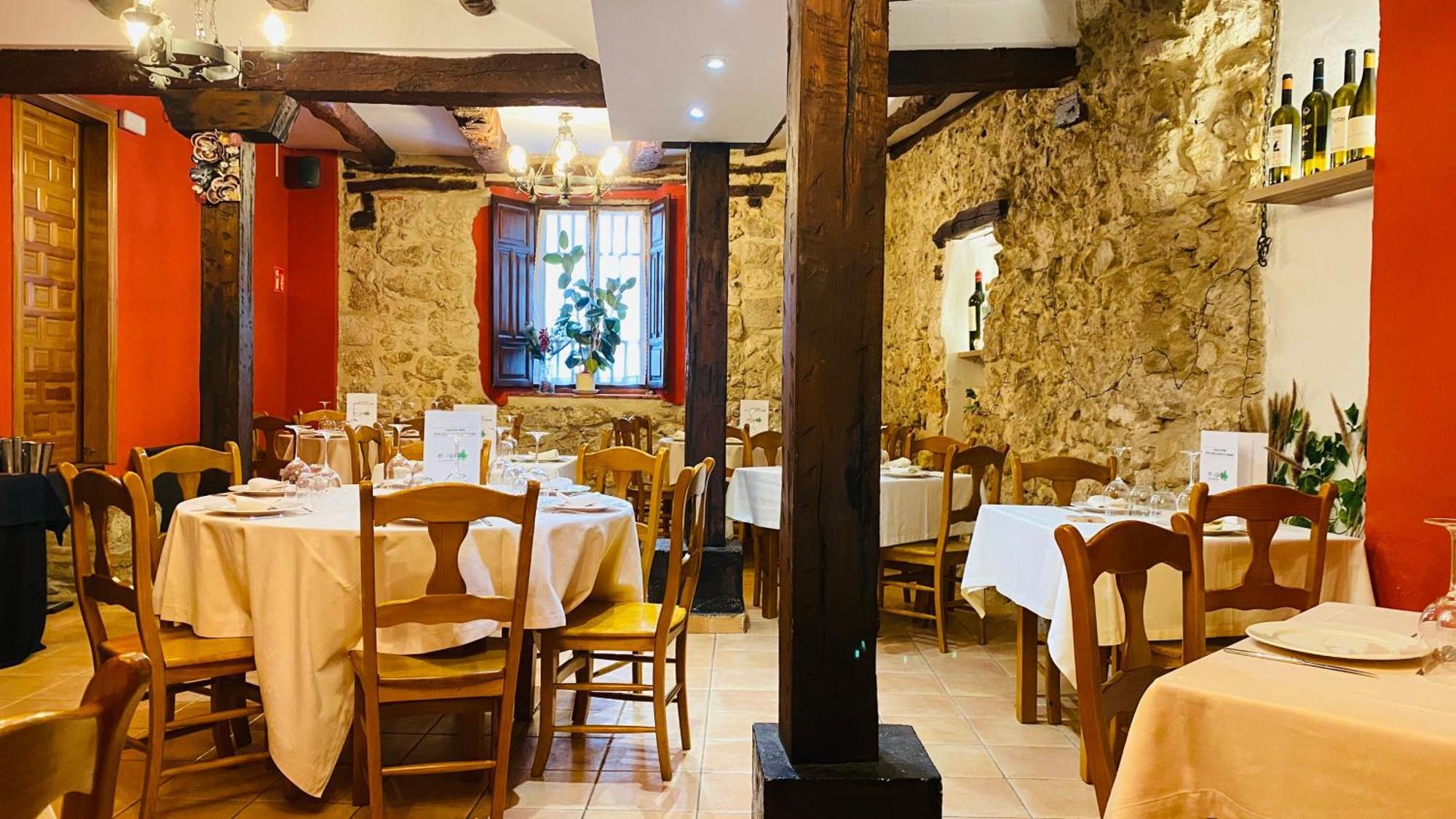 Hotel Restaurante Agapio De Tresnino 킨타니야 데 오네시모 외부 사진