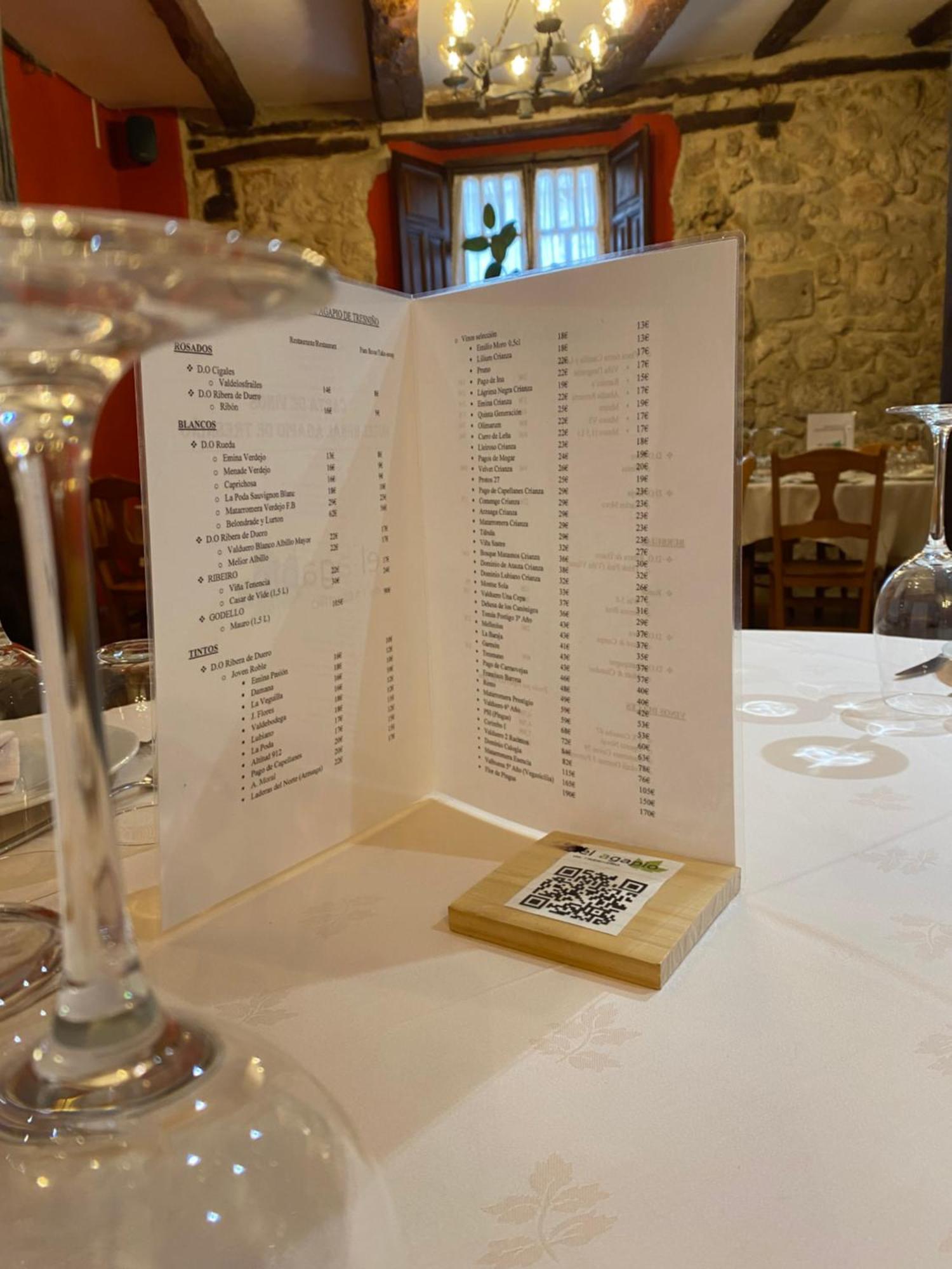 Hotel Restaurante Agapio De Tresnino 킨타니야 데 오네시모 외부 사진