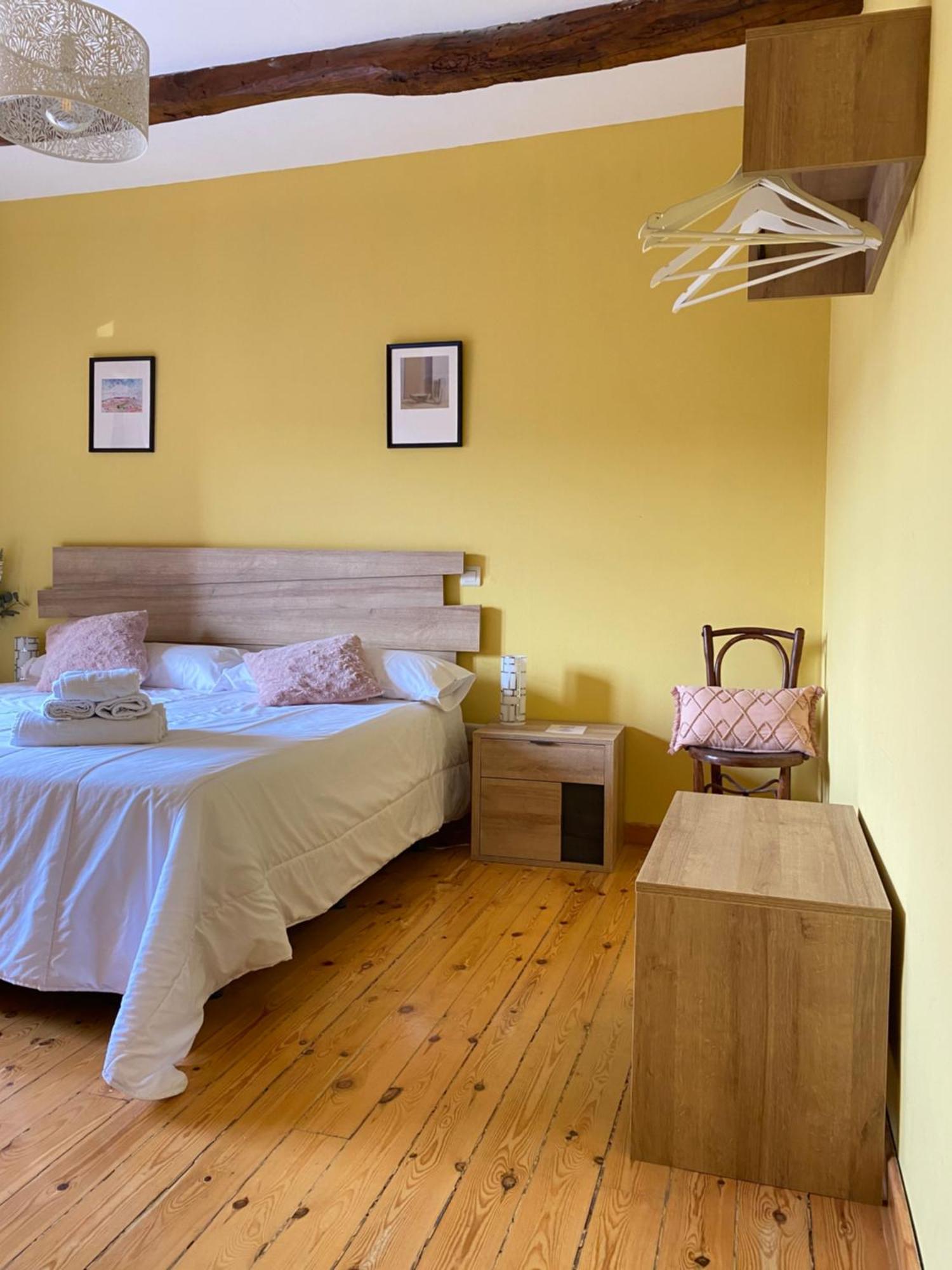 Hotel Restaurante Agapio De Tresnino 킨타니야 데 오네시모 외부 사진