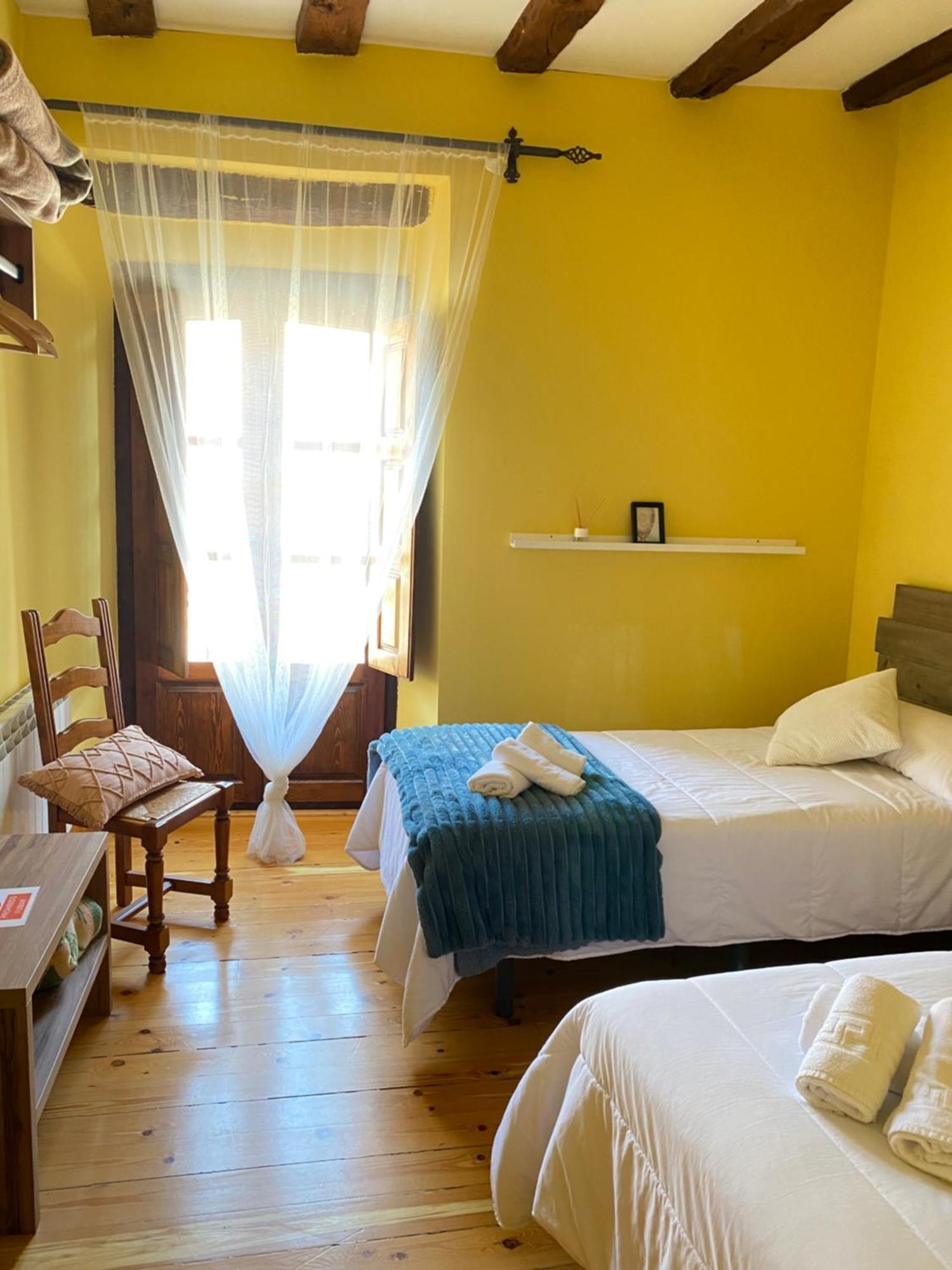Hotel Restaurante Agapio De Tresnino 킨타니야 데 오네시모 외부 사진